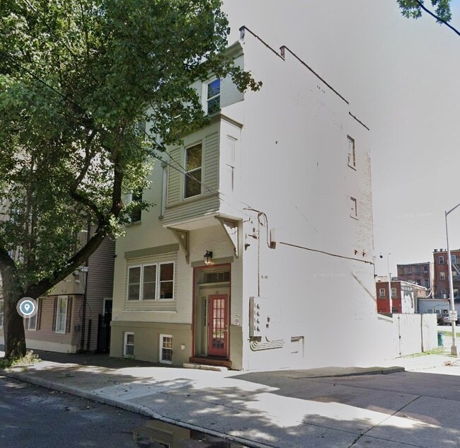 81 Cannon St, Unit 1 in Poughkeepsie, NY - Building Photo - Building Photo