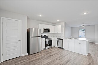 4020 Ryan Dr SW in Decatur, AL - Building Photo - Building Photo