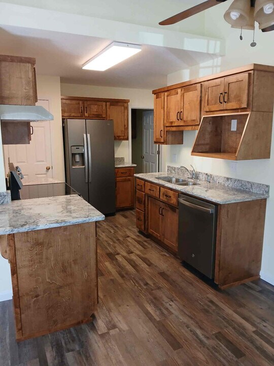 817 Greenwood Dr in Joplin, MO - Building Photo