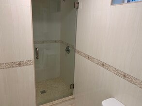 6915 171st St, Unit Basement, 1 Bedroom in Fresh Meadows, NY - Building Photo - Building Photo