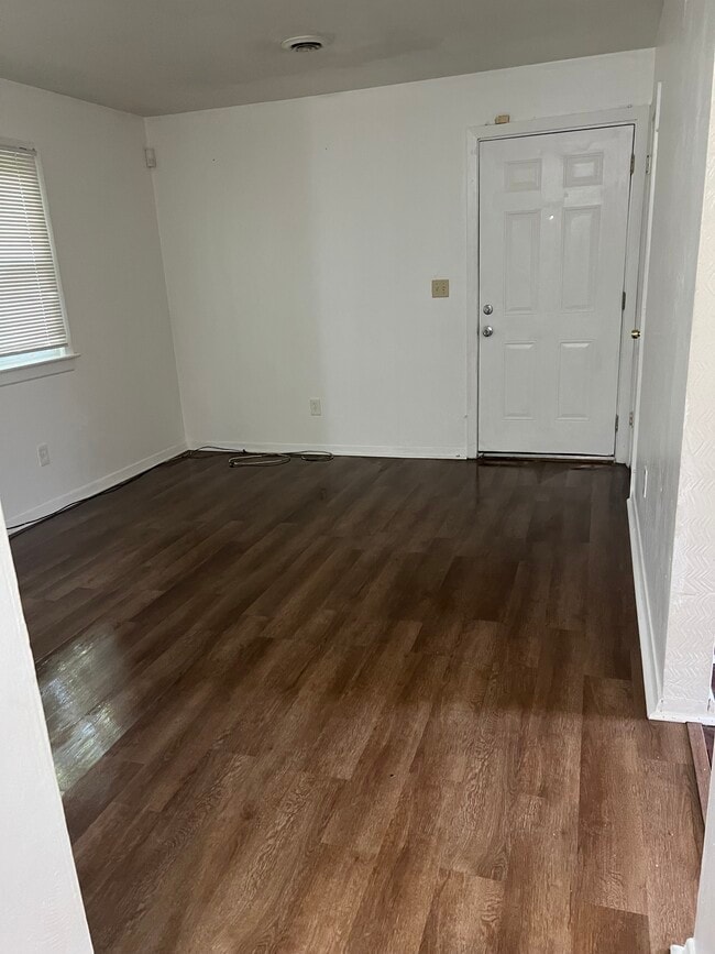 7940 Thompson Rd, Unit B in Norfolk, VA - Building Photo - Building Photo