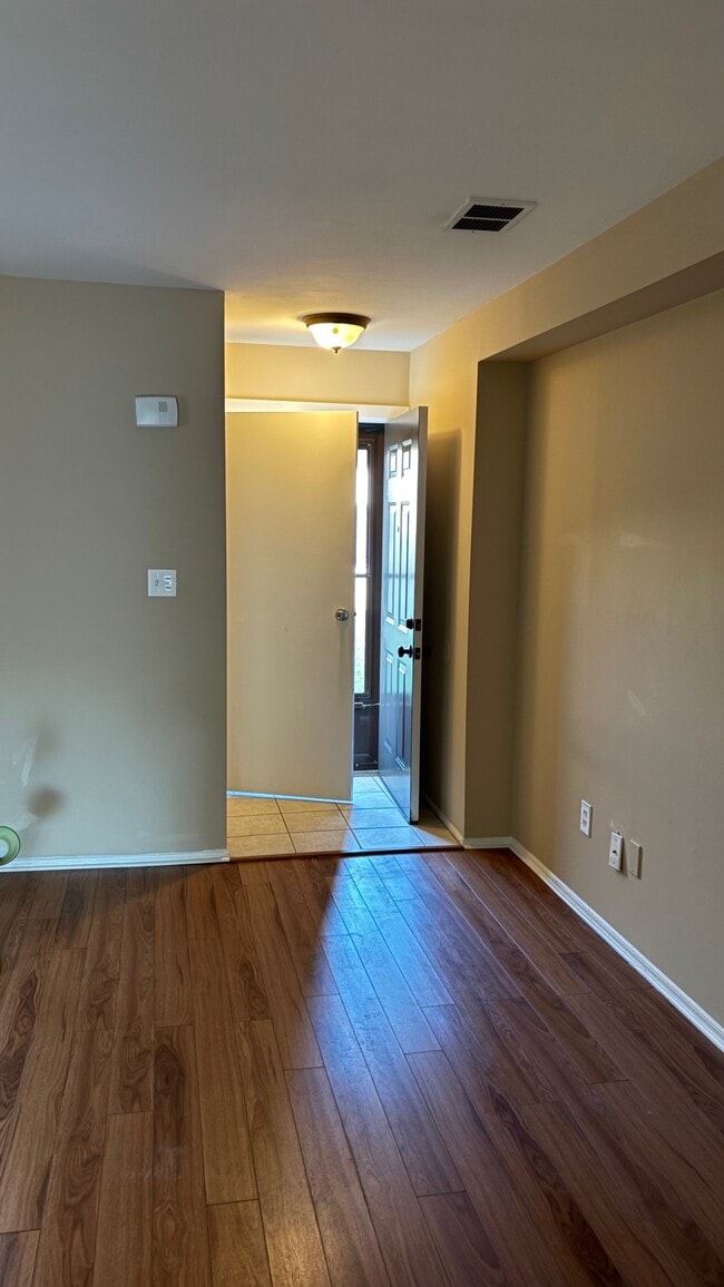 30-13 Prospect St, Unit 30-13 in Metuchen, NJ - Foto de edificio - Building Photo