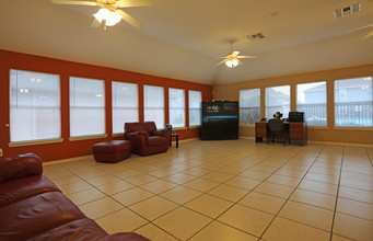 Wooldridge Creek Apartments in Corpus Christi, TX - Building Photo - Interior Photo