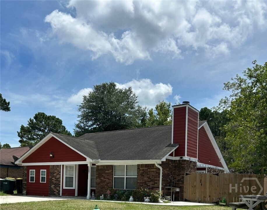 127 Forest Ridge Dr in Savannah, GA - Building Photo