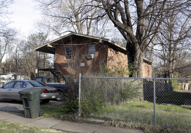 412 E McLemore Ave in Memphis, TN - Foto de edificio - Building Photo