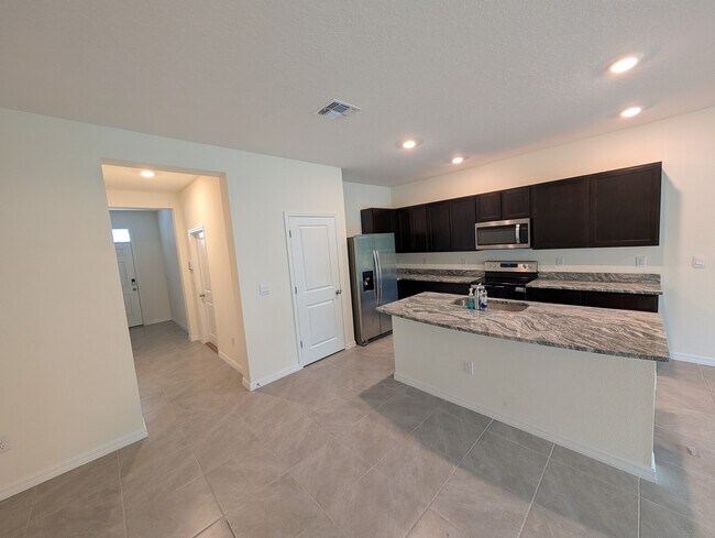 11154 Crescent Deer Dr in Land O Lakes, FL - Building Photo - Building Photo