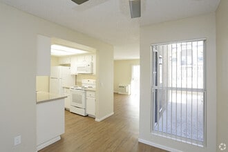Benchmark Apartments in San Marcos, CA - Foto de edificio - Building Photo