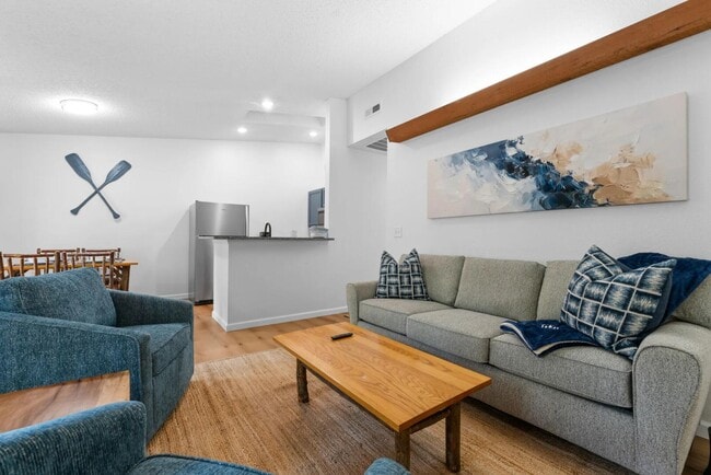 275 Ozark Mountain Resort Dr in Kimberling City, MO - Foto de edificio - Building Photo