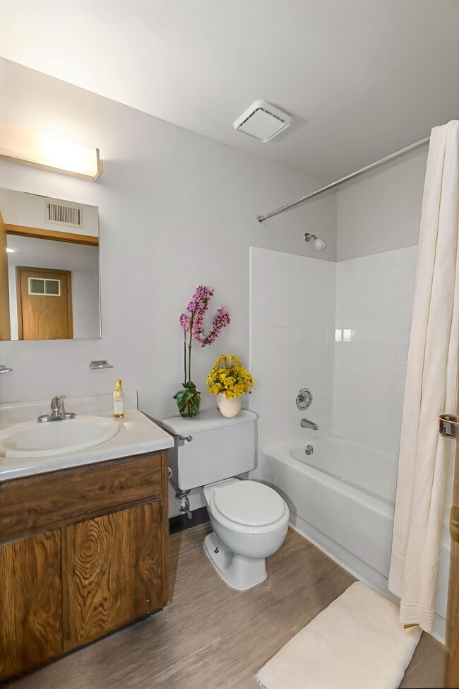 Maryville Gardens III in St. Louis, MO - Foto de edificio - Building Photo