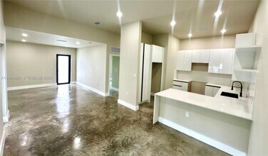 929 NW 60th St in Miami, FL - Building Photo - Building Photo