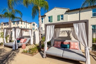 The Hawthorne in Riverside, CA - Foto de edificio - Building Photo