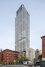 VU Condominiums in New York, NY - Building Photo - Building Photo