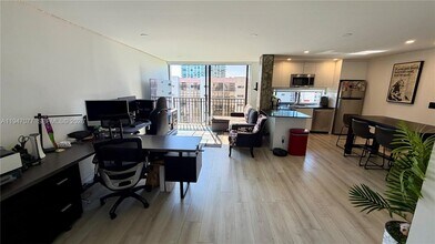 16919 N Bay Rd in Sunny Isles Beach, FL - Building Photo - Building Photo