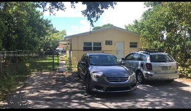 332 SW 15th St in Dania Beach, FL - Building Photo - Building Photo