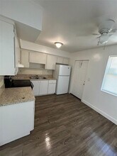 6241 Dawson St in Hollywood, FL - Building Photo - Building Photo