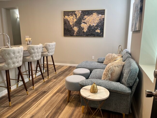 621 Monmouth St, Unit 2
