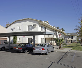 Casa Villa Apartments in Yuba City, CA - Building Photo - Building Photo