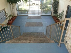 129th St in Hawthorne, CA - Foto de edificio - Interior Photo