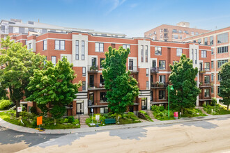 14 Bates Ch in Outremont, QC - Building Photo - Building Photo