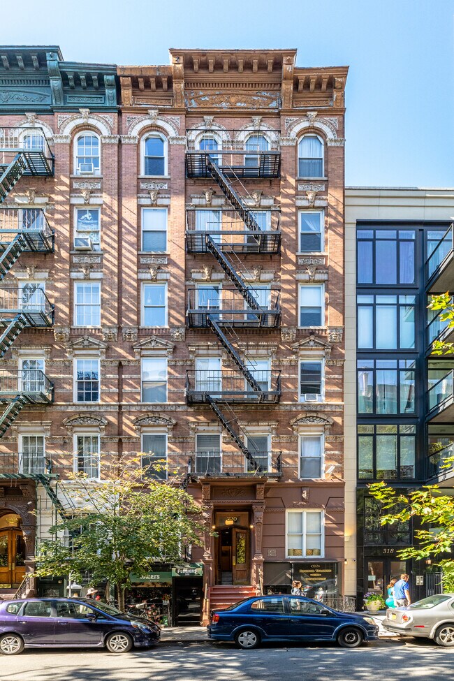 320 E 81st St in New York, NY - Foto de edificio - Building Photo