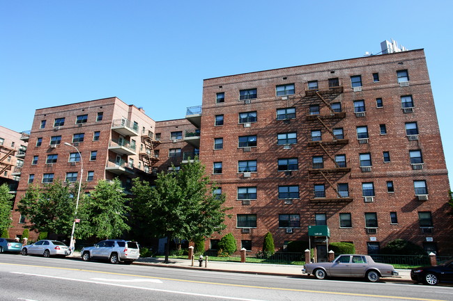 149-45 Northern Blvd in Flushing, NY - Building Photo - Building Photo