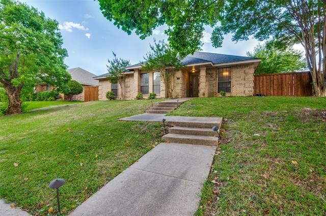406 Whispering Hills Dr in Duncanville, TX - Building Photo - Building Photo