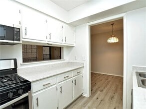 2425 Ashdale Dr in Austin, TX - Building Photo - Building Photo