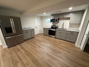 3294 S Newton St in Denver, CO - Foto de edificio - Building Photo