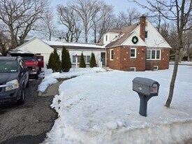 140 Lake Ave S in Nesconset, NY - Building Photo