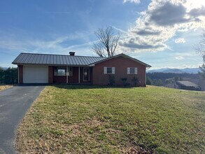 31 Valley View Dr in Candler, NC - Building Photo - Building Photo