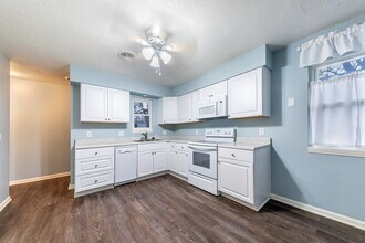 804 Pottawatomie Ave in Manhattan, KS - Building Photo - Building Photo