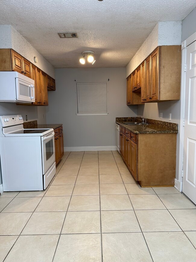 557 Esplanade St in La Place, LA - Building Photo - Building Photo