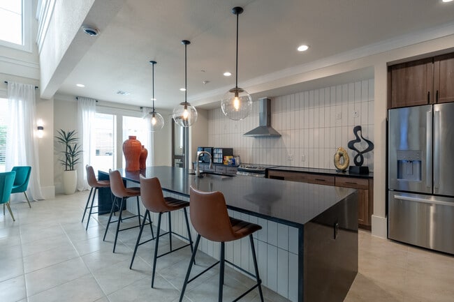 Campanile on Minimax in Houston, TX - Foto de edificio - Interior Photo