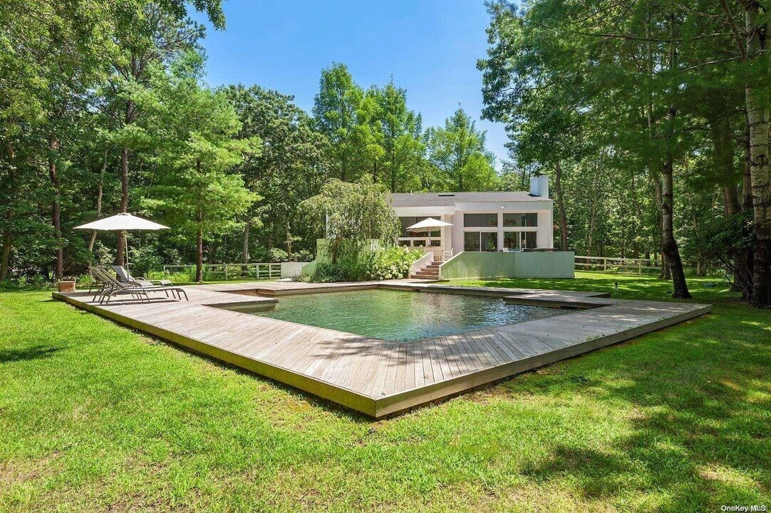 14 Elisha's Path in East Hampton, NY - Building Photo