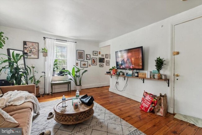 23 W Walnut Ln in Philadelphia, PA - Building Photo - Building Photo