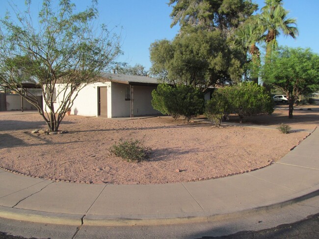 property at 1906 E Palmcroft Dr