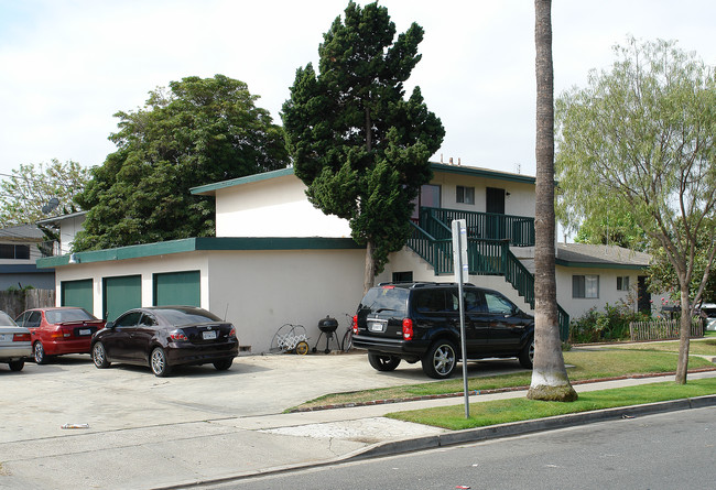 2284 Pomona Ave in Costa Mesa, CA - Building Photo - Building Photo