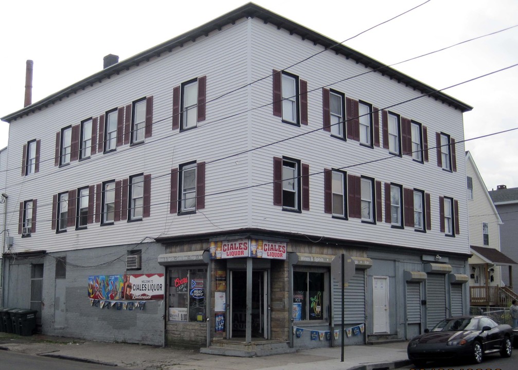 534-540 Hallett St in Bridgeport, CT - Building Photo