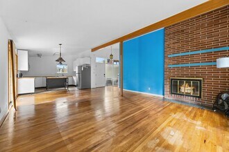 4572 151st Ave SE in Bellevue, WA - Building Photo - Building Photo