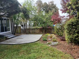 406 Coronado St in El Granada, CA - Building Photo