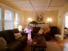 13 Quincy St, Unit 13 in Medford, MA - Building Photo - Building Photo