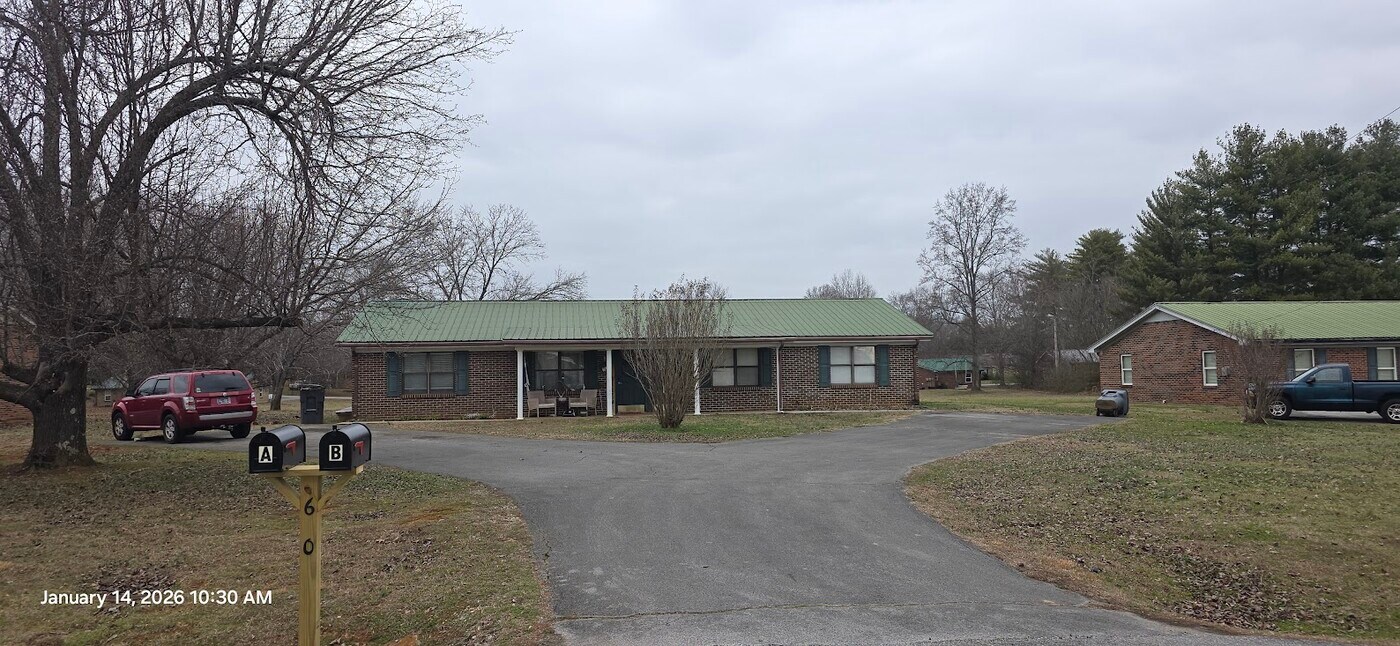 610 Morrison St, Unit 610B in McMinnville, TN - Building Photo