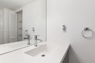 1901 Brickell Ave, Unit B1903 in Miami, FL - Building Photo - Building Photo