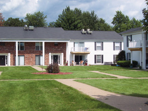 Skyway Apartments in Morton, IL - Building Photo - Building Photo