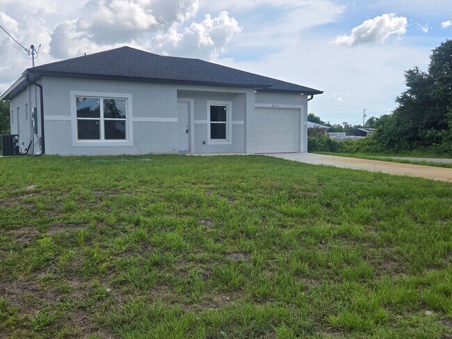 2517 29th St SW in Lehigh Acres, FL - Building Photo - Building Photo