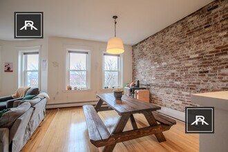 256 Aspinwall Ave, Unit 3 in Brookline, MA - Building Photo - Building Photo