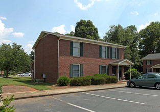 Abbey Court Apartments in Belmont, NC - Building Photo - Building Photo