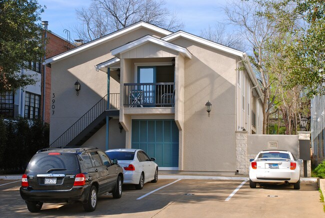 St. Charles Apartments in Dallas, TX - Building Photo - Building Photo