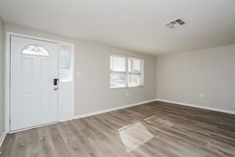 3551 Bedford St in New Port Richey, FL - Building Photo - Building Photo