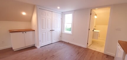 39 Dunbar St in Belleville, ON - Building Photo - Building Photo